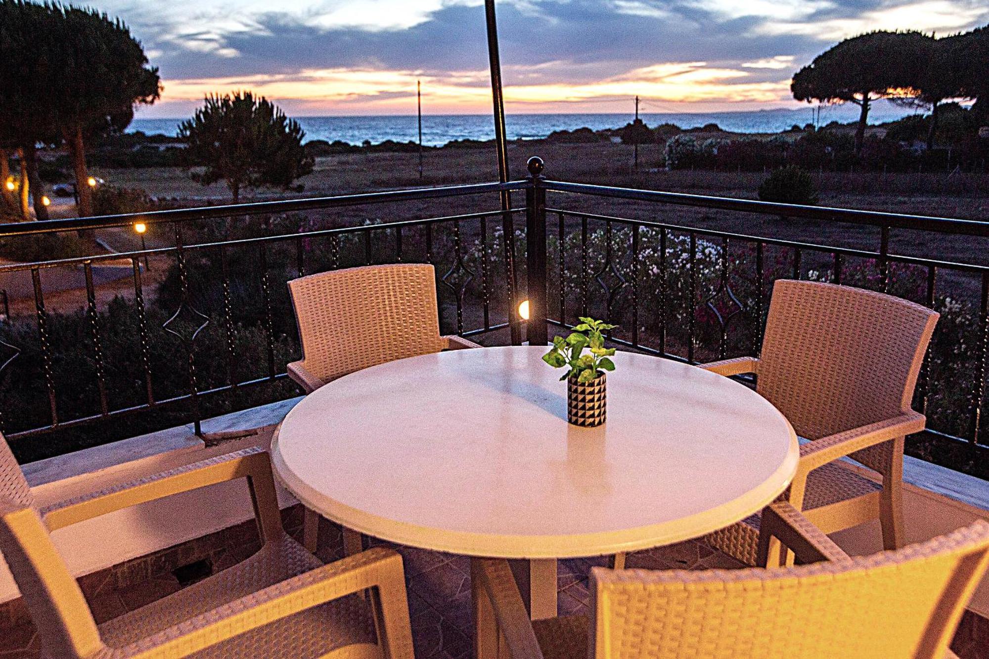 Romanos Beach Villas Екстериор снимка